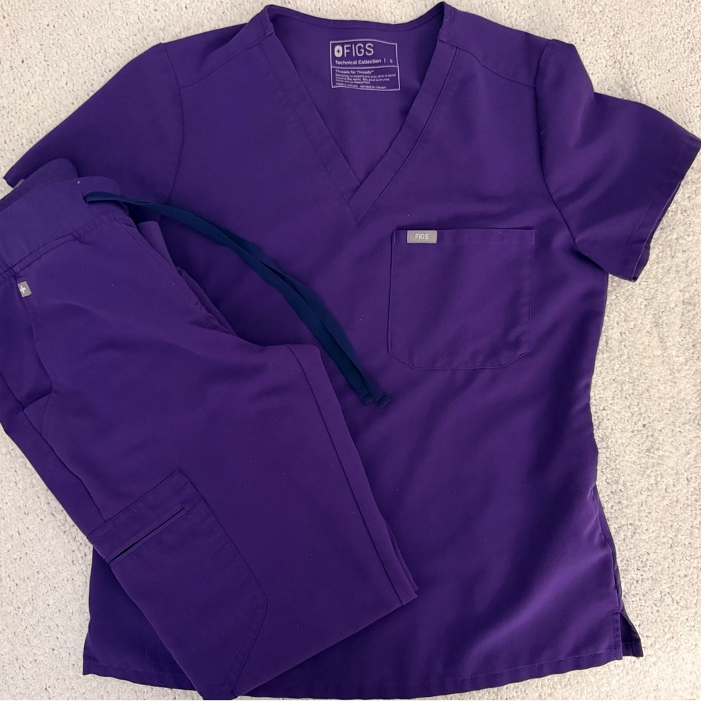 Figs Women's Scrub jogger Set in Purple